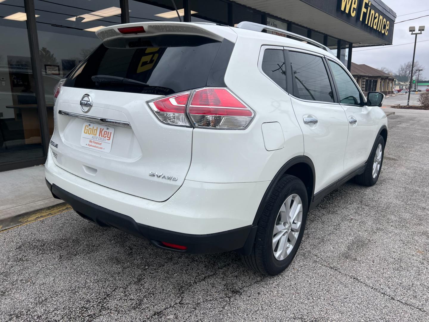 2015 WHITE Nissan Rogue S AWD (5N1AT2MVXFC) , located at 1633 W Kimberly, Davenport, IA, 52806, (563) 323-5341, 41.559456, -90.598732 - Photo#3